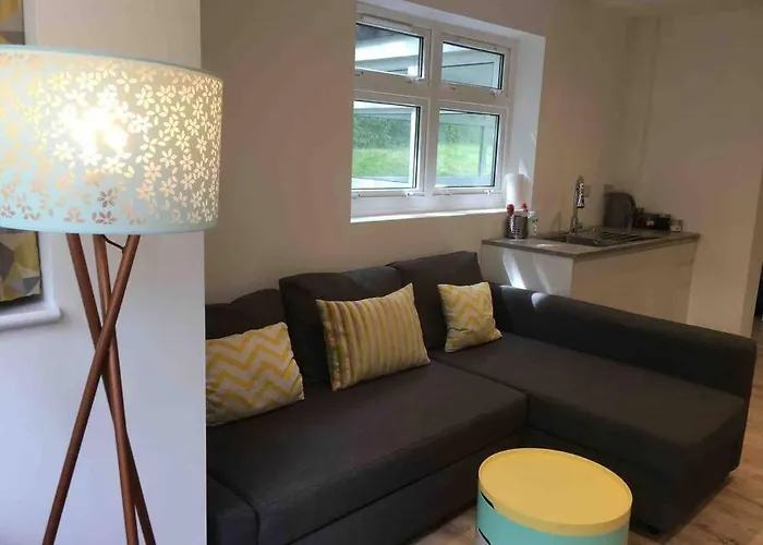Bright And Spacious Annex Near Lymington With Private Garden
