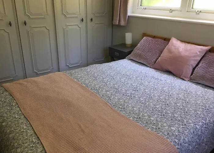 Bright And Spacious Annex Near Lymington With Private Garden