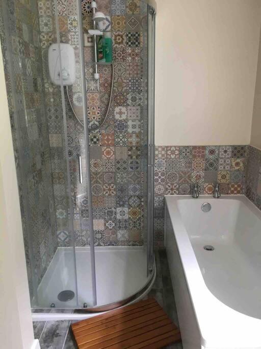 Bright And Spacious Annex Near With Private Garden Holiday home *