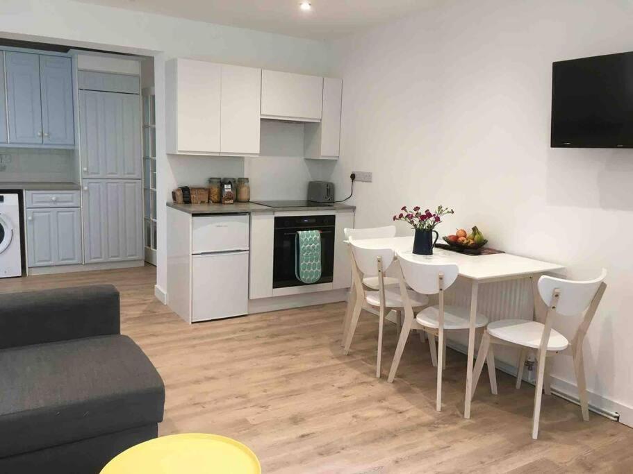 Bright And Spacious Annex Near With Private Garden * Lymington